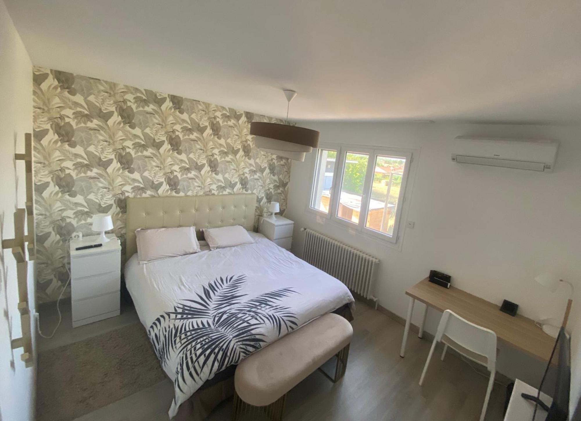 Grieges Chambre Dans Logement Partage Chez L Habitant Avec Piscine De 1 A 3 Chambres חדר תמונה